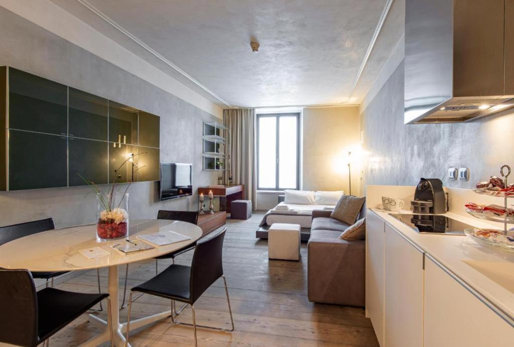 Milan Royal Suites - Centro Duomo Zewnętrze zdjęcie