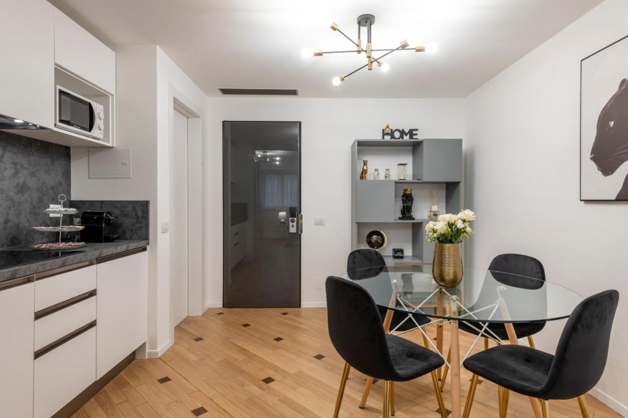 Milan Royal Suites - Centro Duomo Zewnętrze zdjęcie