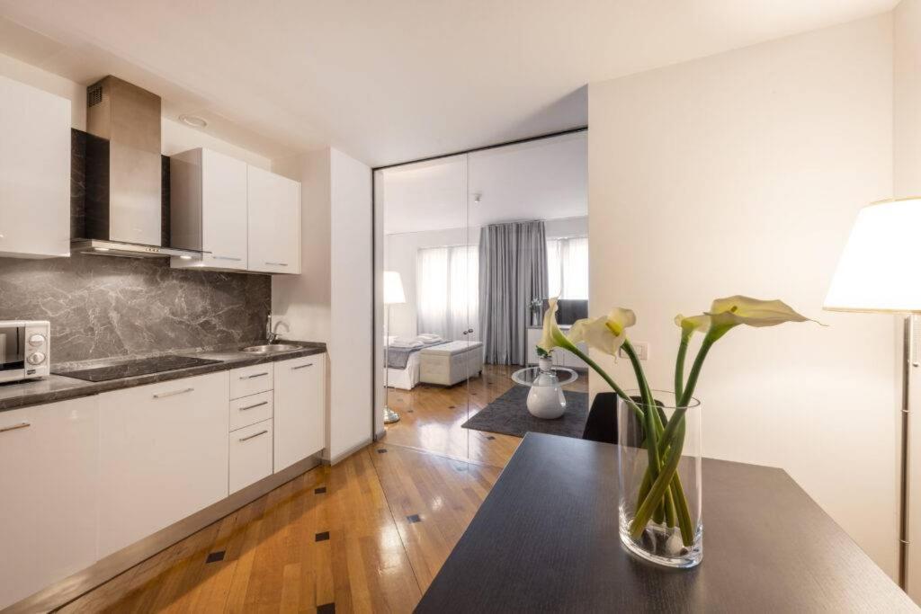 Milan Royal Suites - Centro Duomo Zewnętrze zdjęcie